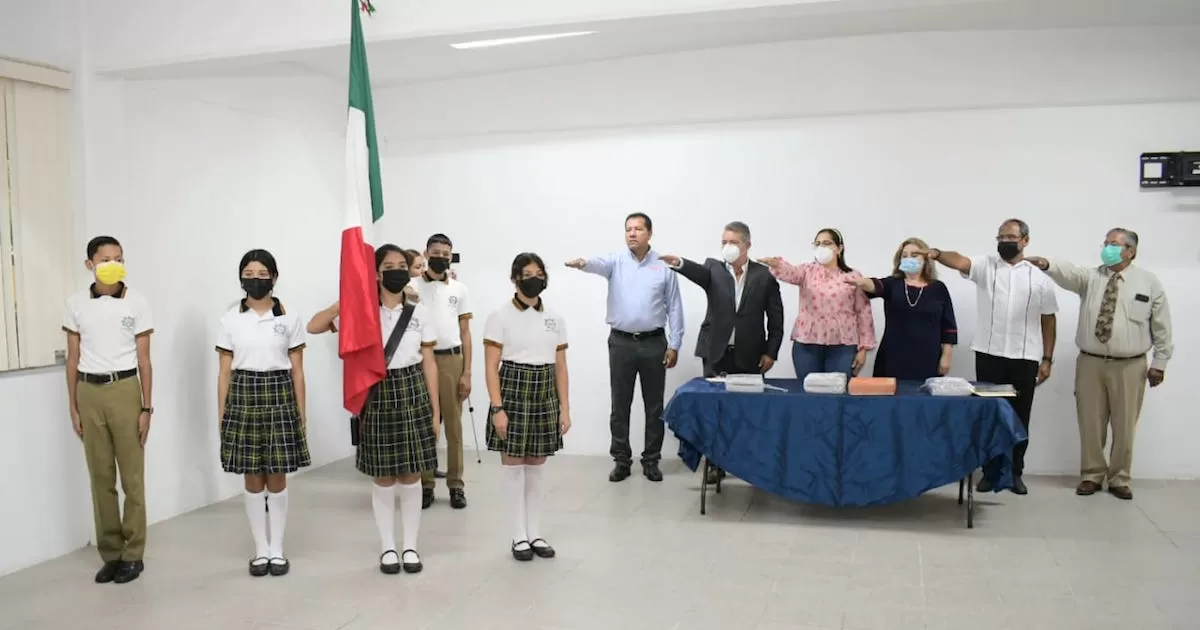 La entrega se realizÃ³ en la secundaria #90 JosÃ© Zertuche Reyes con una ceremonia cÃ¬vica en la que se rindieron honores a la bandera.
