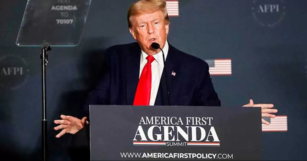 El FBI le devuelve a Trump los pasaportes que se llevó durante un registro, según FOX