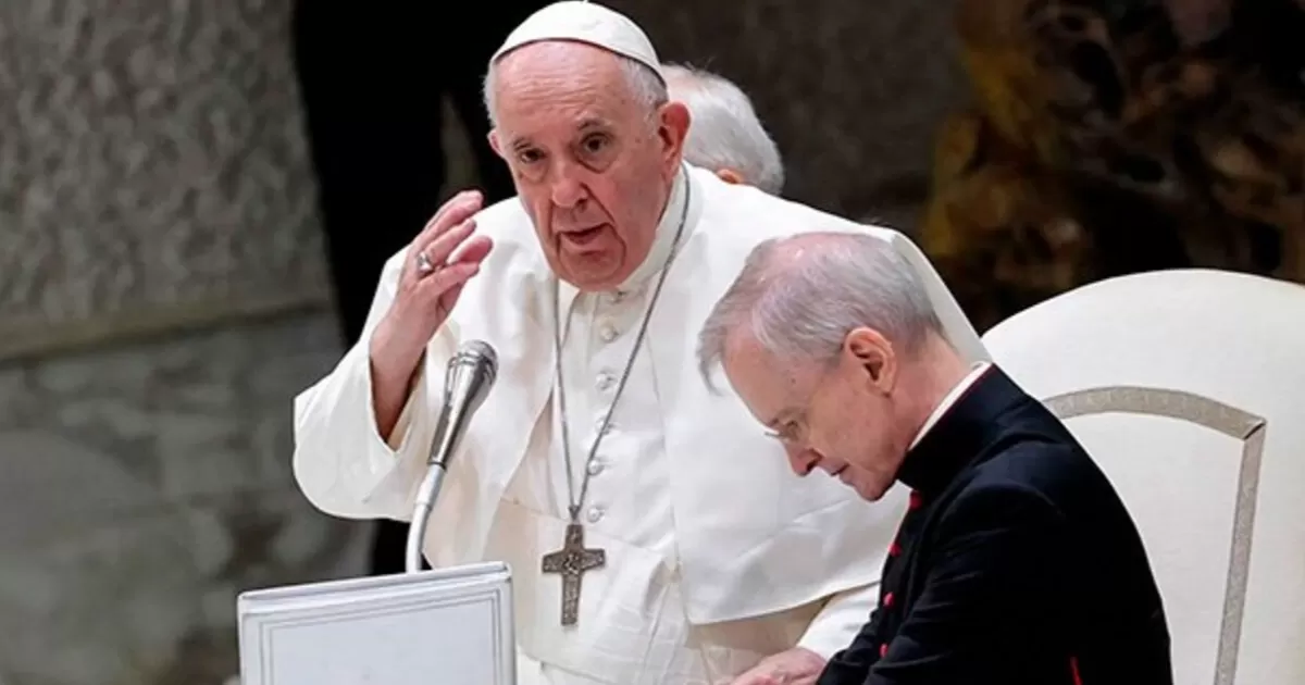 Papa Francisco recibe en Roma a grupo de personas transgénero