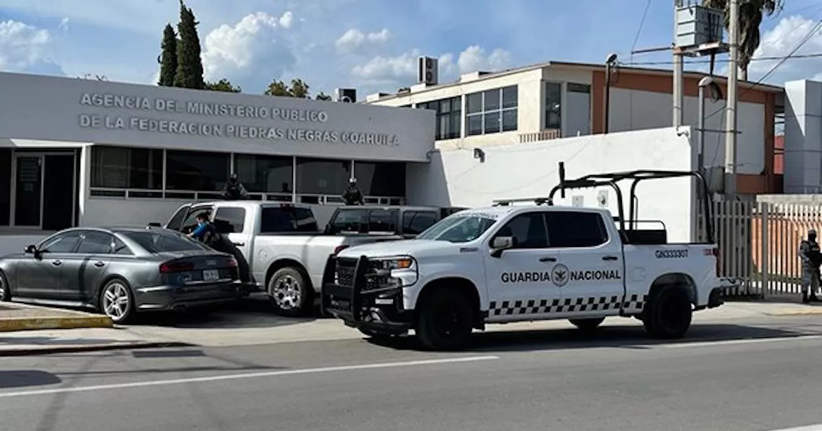 Se trata de un sujeto que viajaba en un auto Jeep Wrangler PJV5091 de Texas, color negro modelo 2020