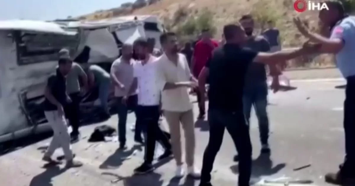 Choque múltiple en Turquía deja al menos 16 muertos y 21 heridos