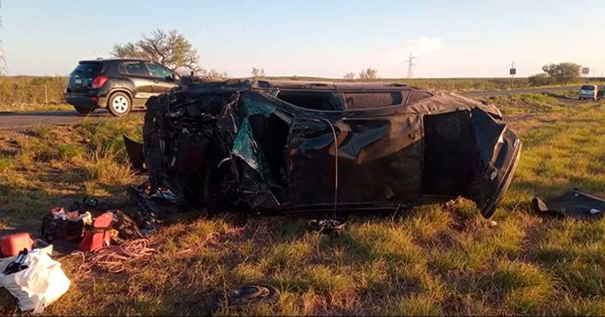 Tras exceso de velocidad joven se voltea en carretera 57