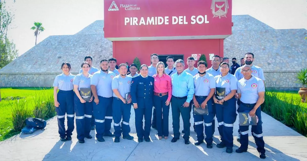 La Alcaldesa entregÃ³ reconocimientos y uniformes a bomberos por su dÃ­a
