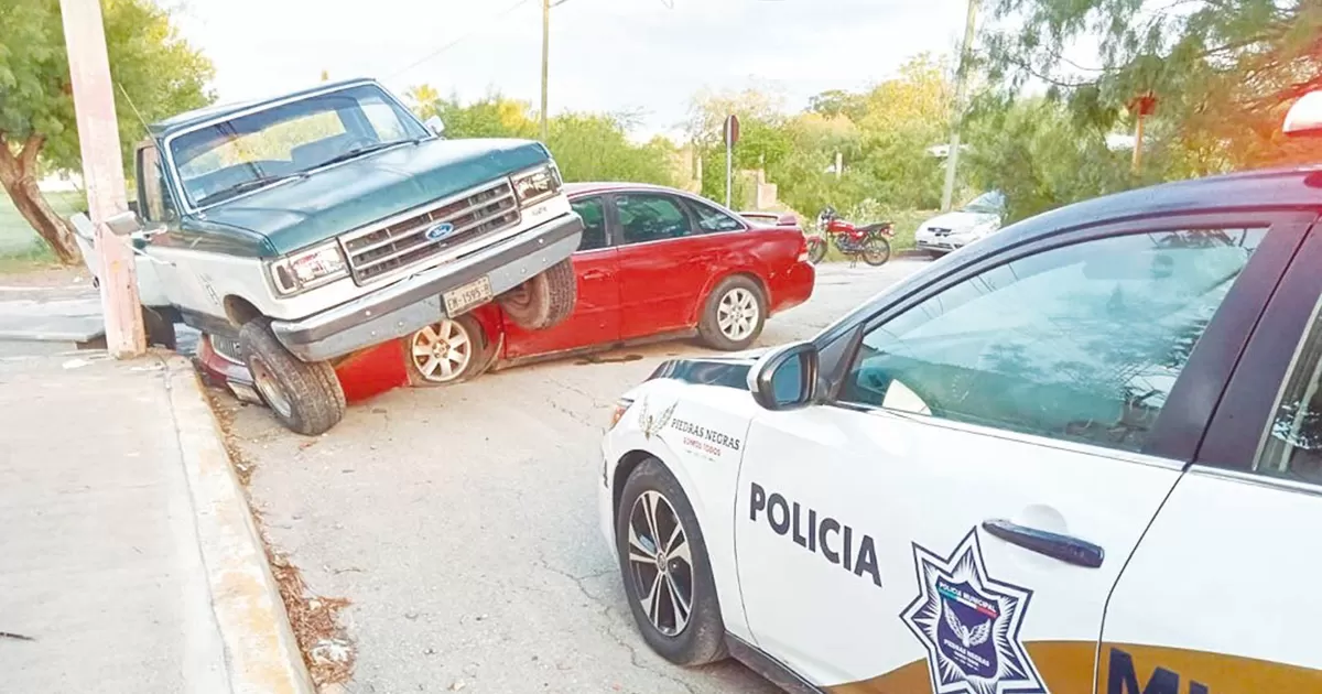 Escapa de choque leve y destroza su â€˜chuecoâ€™
