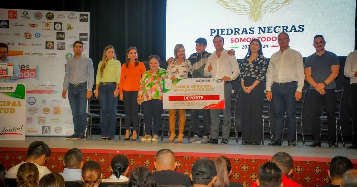 AdemÃ¡s, se empezÃ³ con la entrega de la tarjeta JÃ³venes CoNTodo, con grandes descuentos en comercios locales.