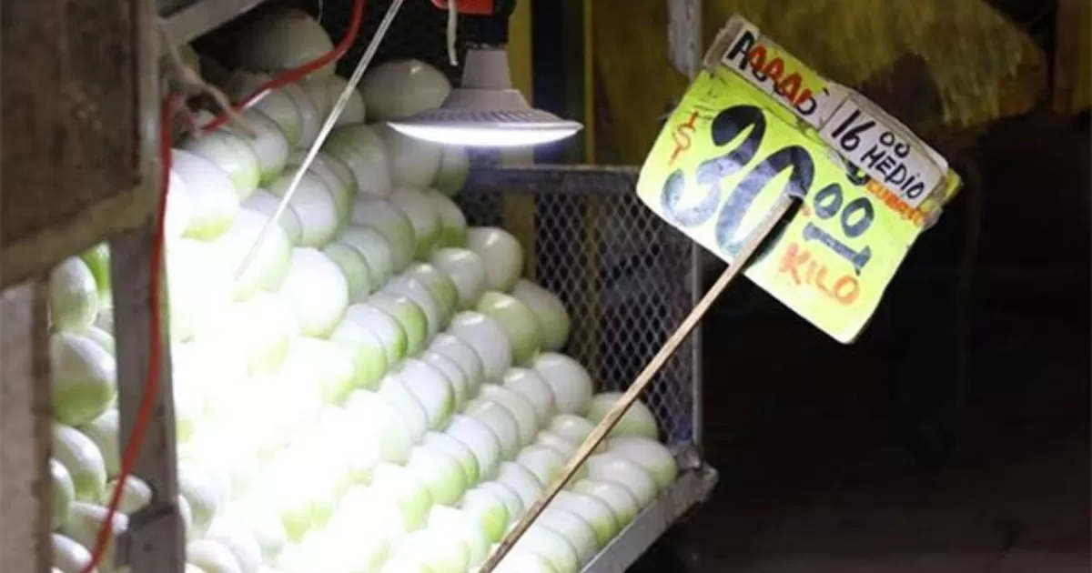 La inflación se ubicó en otro máximo en 22 años al alcanzar una tasa anual de 8.62% en la primera quincena de agosto, reportó INEGI