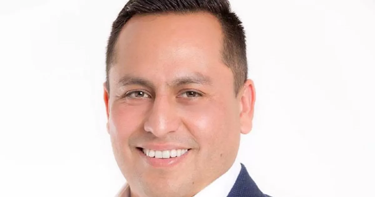 Carlos BenÃ­tez SÃ¡nchez sufriÃ³ un atentado la tarde del jueves cuando acudiÃ³ a recoger a su hija, quien tambiÃ©n resultÃ³ herida.