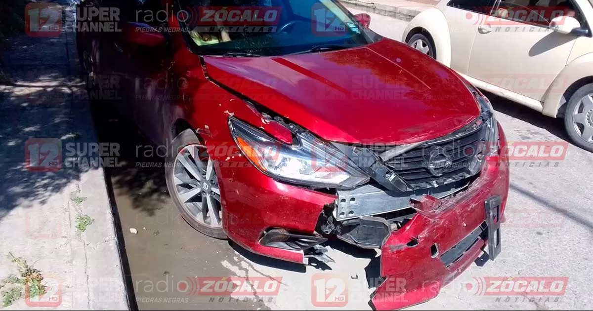 Automóvil provoca choque por no respetar alto en Acuña