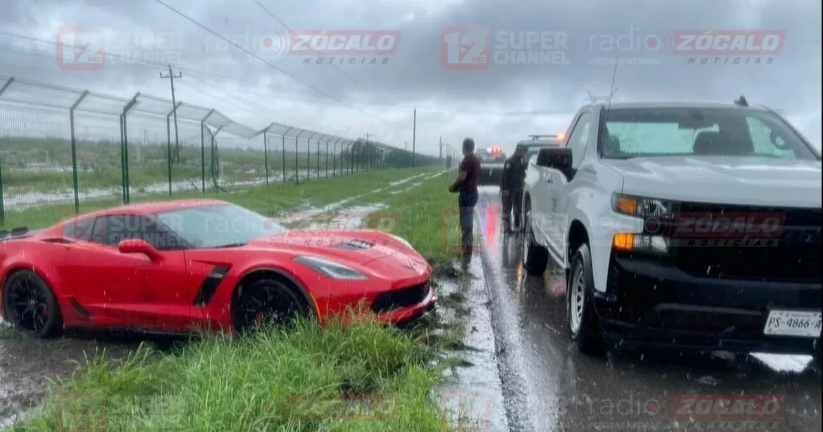 Impacta texano su Corvette contra cerca de la termo en la carretera 57