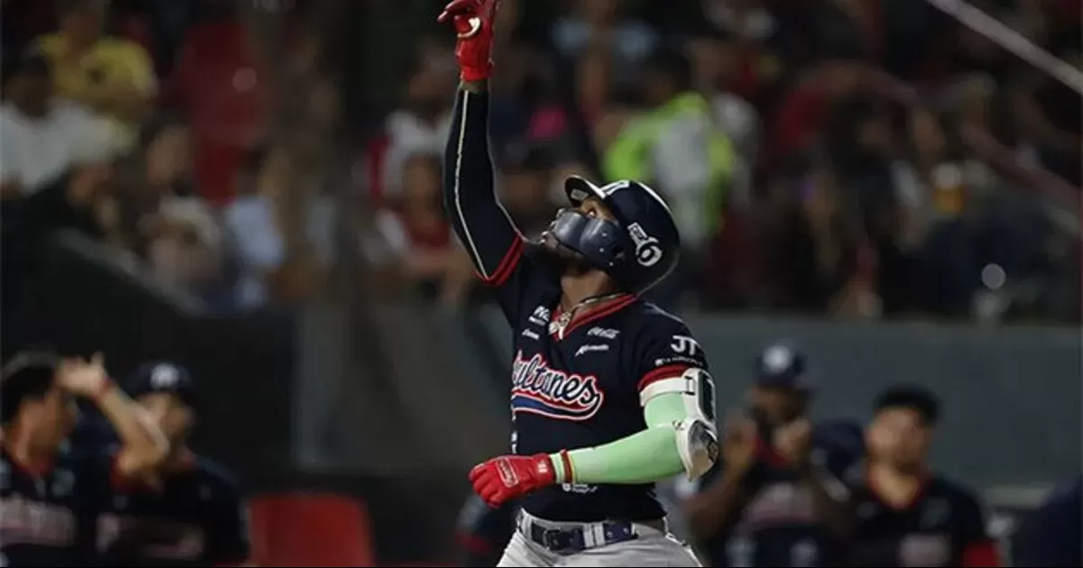 Sultanes acaricia la Serie del Rey