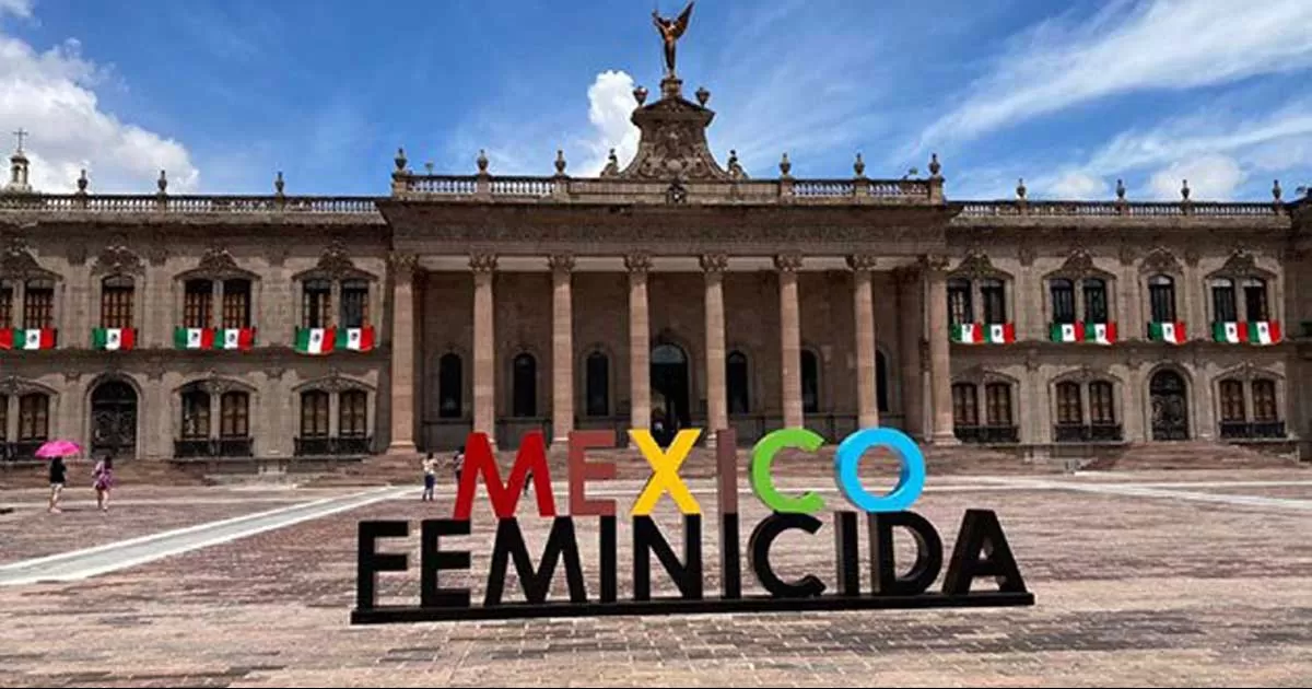 México feminicida: Colocan letrero para protestar en Palacio de Gobierno de NL