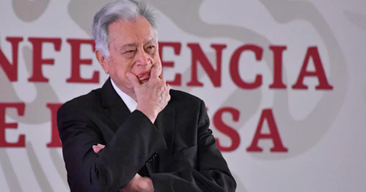 Ordenan a FGR citar a declarar a Bartlett por presuntas prórrogas a Grupo Carso