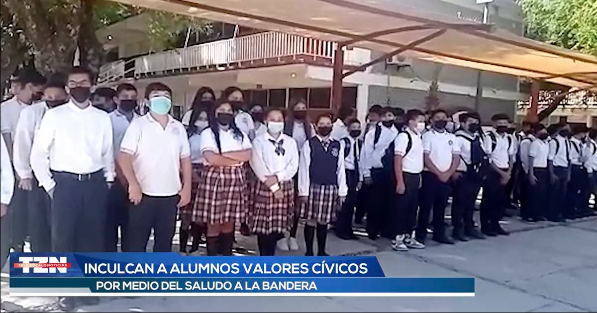 Inculcan a alumnos valores cívicos mediante el saludo a la bandera