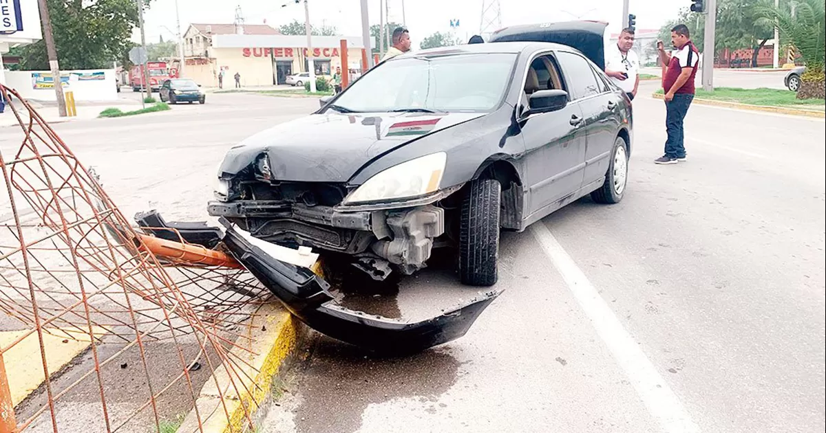 Esquiva a perro y se accidenta