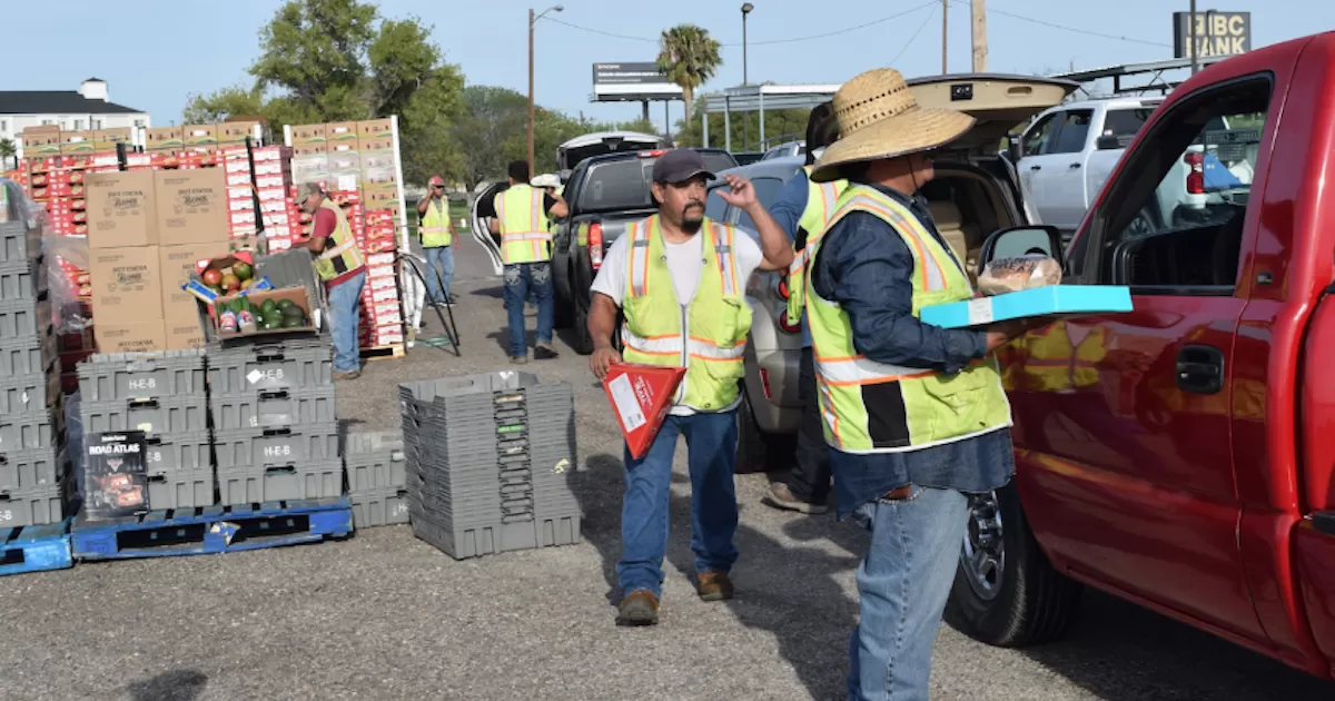 Realizan entrega de 350 despensas en Eagle Pass