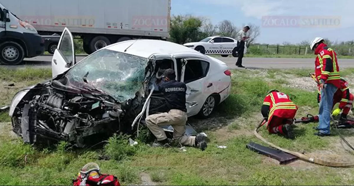 Aparatoso accidente deja dos lesionados en carretera Acuña a Zaragoza
