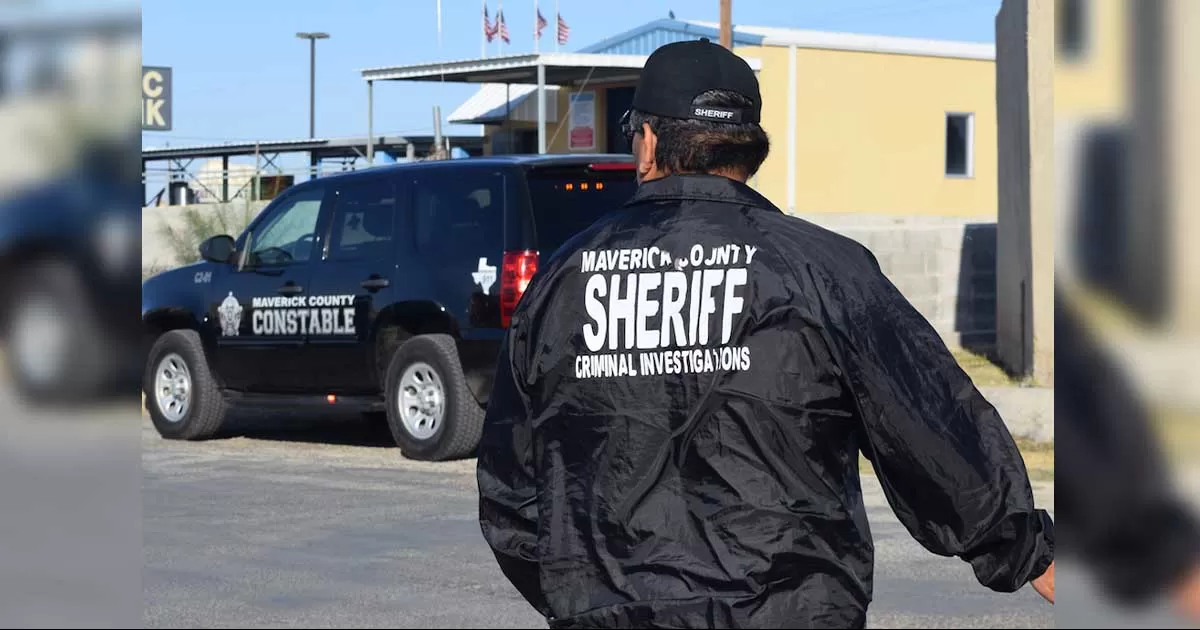 Empleado duplica cheques y los cobra