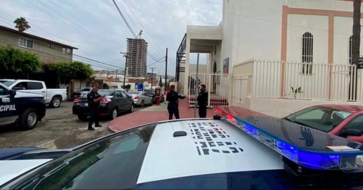 Dos pistoleros ingresaron irrumpieron en la iglesia y despojaron a dos de los asistentes de sus pertenencias