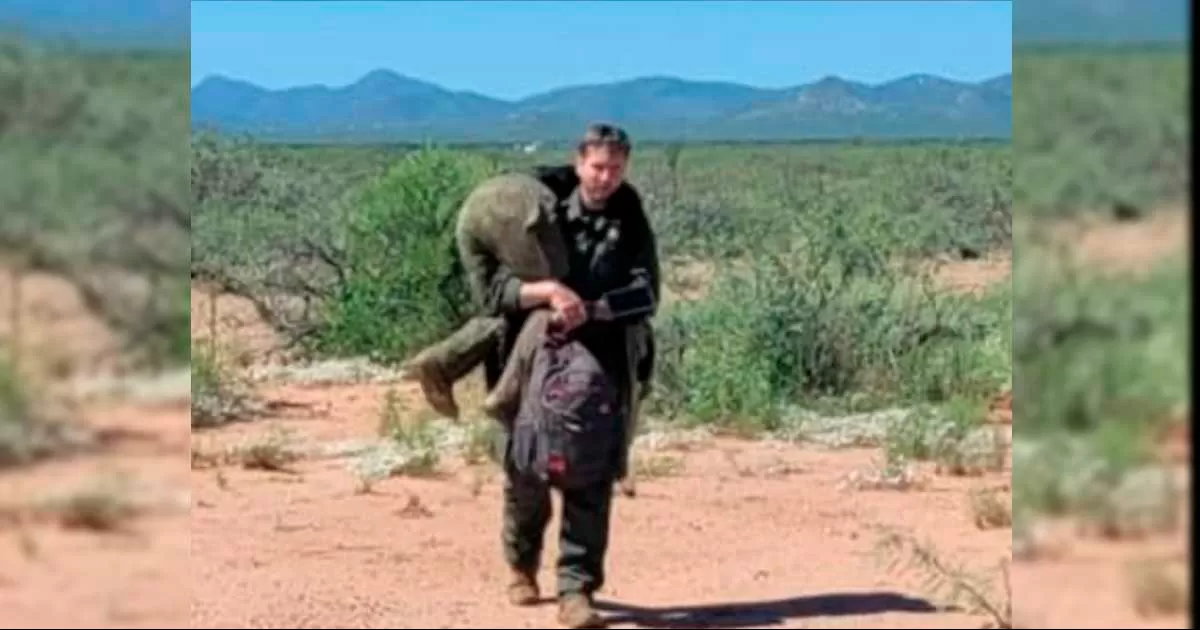 Oficial de la Border Patrol del estado de Arizona le da atenciÃ³n mÃ©dica a un migrante que sufrÃ­a sÃ­ntomas de agotamiento por el intenso calor