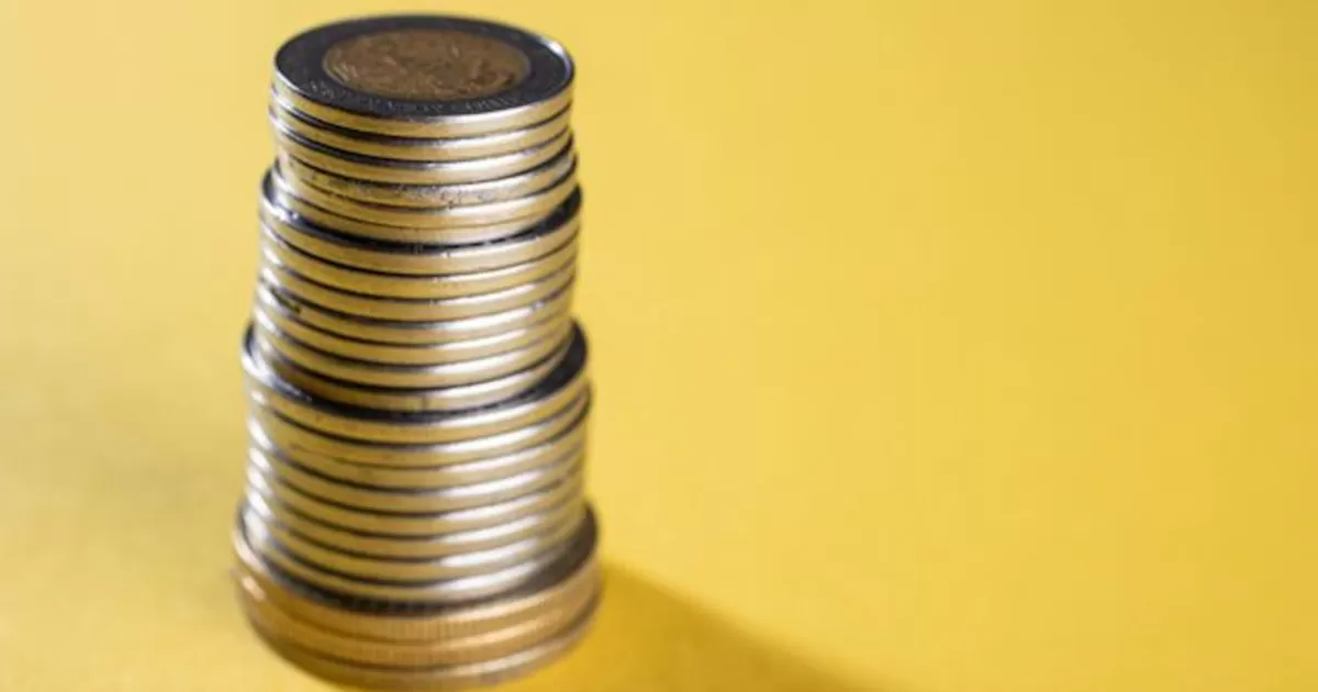 Peso baja mientras el dólar gana fuerza con la mirada puesta en la Fed