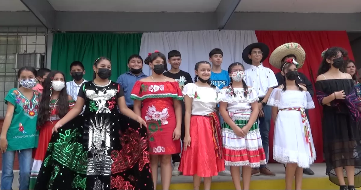 Durante la kermÃ©s los jovencitos disfrutaron de bailables, antojitos mexicanos que ofreciÃ³ el plantel y de concursos de vestuario.