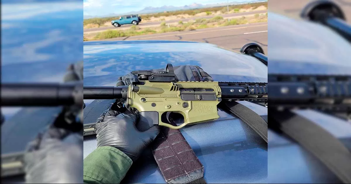 Oficial realiza parada de vehÃ­culos para una inspecciÃ³n de rutina sin imaginas los "juguetes" que encontrarÃ­an en un automÃ³vil.