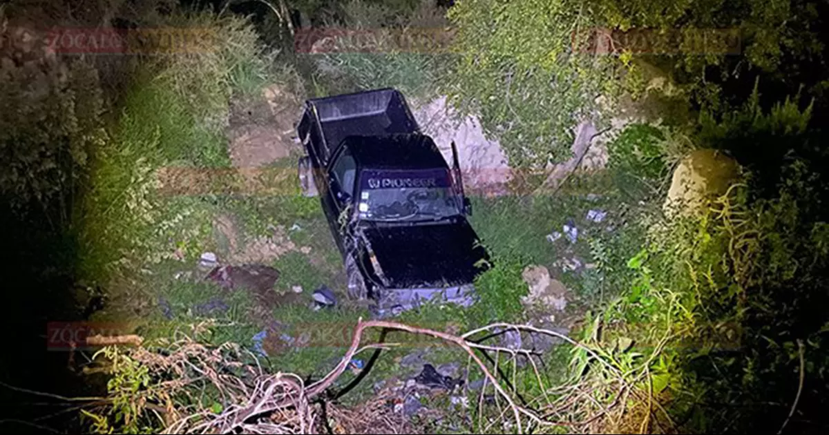 Iba a exceso de velocidad, derrapa y termina en un arroyo de Saltillo