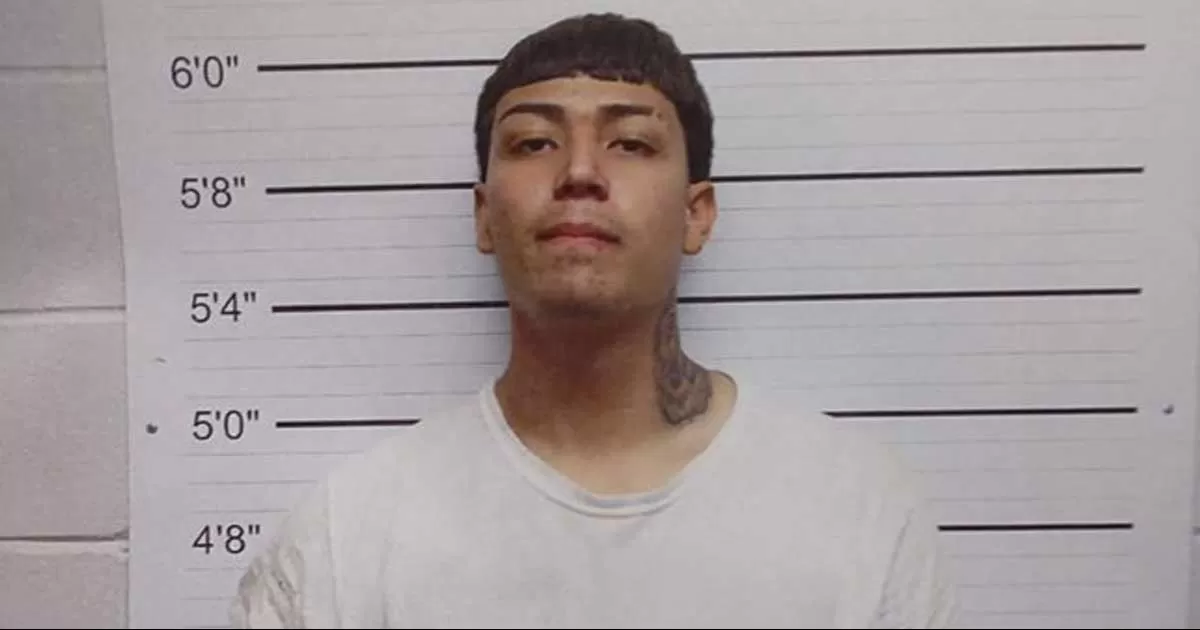 El conductor dijo tener residencia en esta frontera y ha quedado bajo detenciÃ³n por cargos de traficar indocumentados y evadir el arresto, declarÃ³ la autoridad.