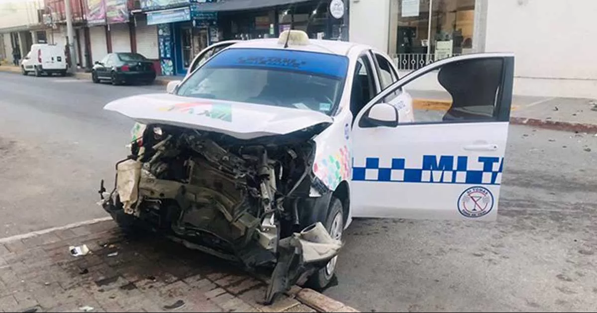 Destroza taxi en accidente en Acuña