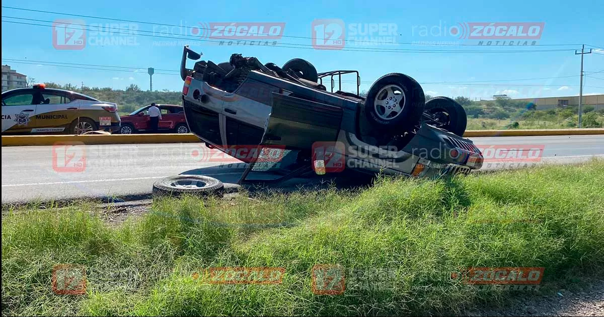 VehÃ­culo Impala no cede el paso y golpea a camioneta que termina volcÃ¡ndose tras golpear contra el camellÃ³n central