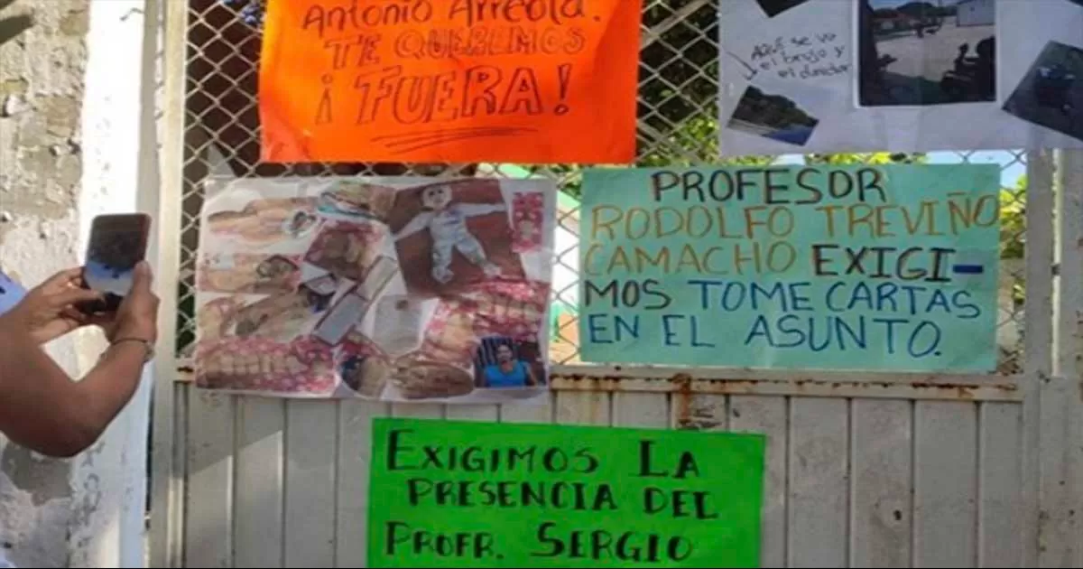 Padres de familia de primaria de Catemaco, Veracruz, piden la renuncia del director tras hallar objetos de supuesta brujerÃ­a en plantel.