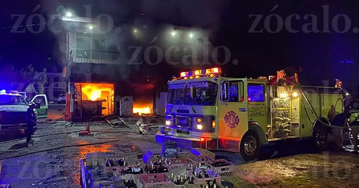 Un corto circuito en la instalaciÃ³n elÃ©ctrica habrÃ­an sido la probable causa por las cuales se originÃ³ fuego al interior del local