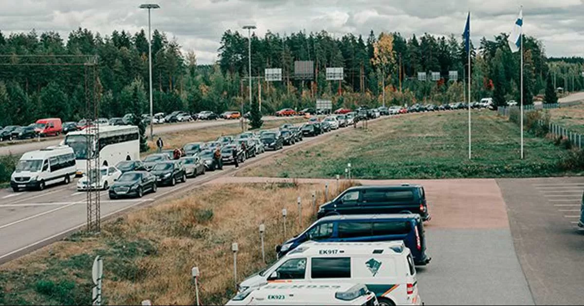Finlandia registra filas en frontera rusa tras decisión de bloquear entrada
