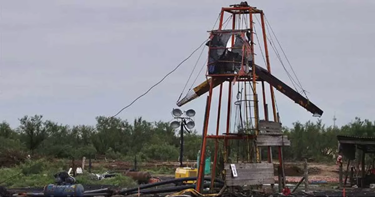 Uno de los cinco trabajadores que lograron salir del pozo de carbÃ³n inundado en Sabinas, refiriÃ³ que no se les da mÃ¡s que apoyo psicolÃ³gico.