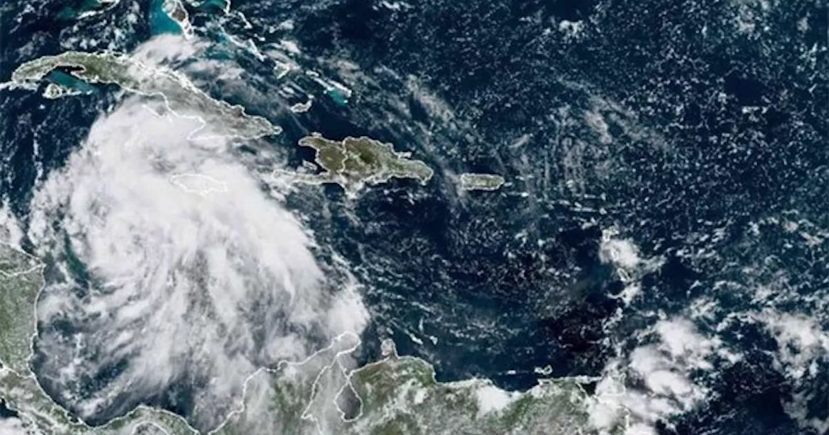 El Centro Nacional de Huracanes de EU advirtiÃ³ que se espera un rÃ¡pido fortalecimiento adicional en el transcurso del dÃ­a