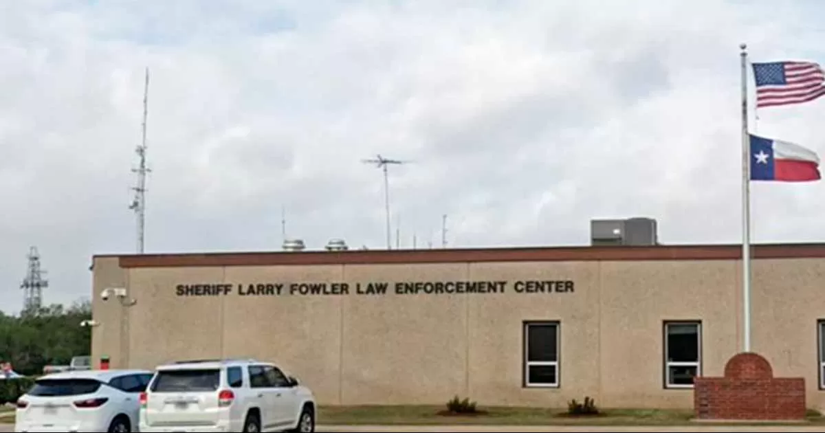 PlaneÃ³ junto con una amiga una conspiraciÃ³n criminal para matar a sus familias y mascotas y una vez hecho esto, ambas huirÃ­an a otra ciudad.