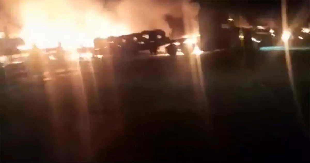 Choque de tráileres provoca incendio y caos en carretera Manuel-González en Tamaulipas.