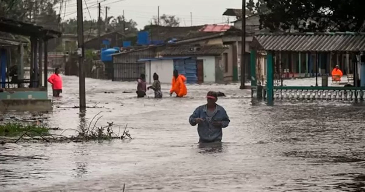 Huracán Ian deja destrozos, inundaciones y apagones en su paso por Cuba