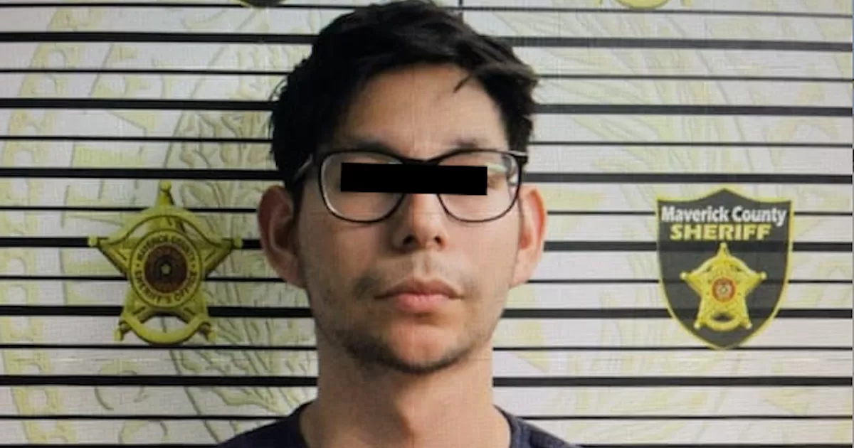 Detectives de la policÃ­a descubrieron que el detenido, de 22 aÃ±os, estaba acosando por internet a una jovencita de 14.