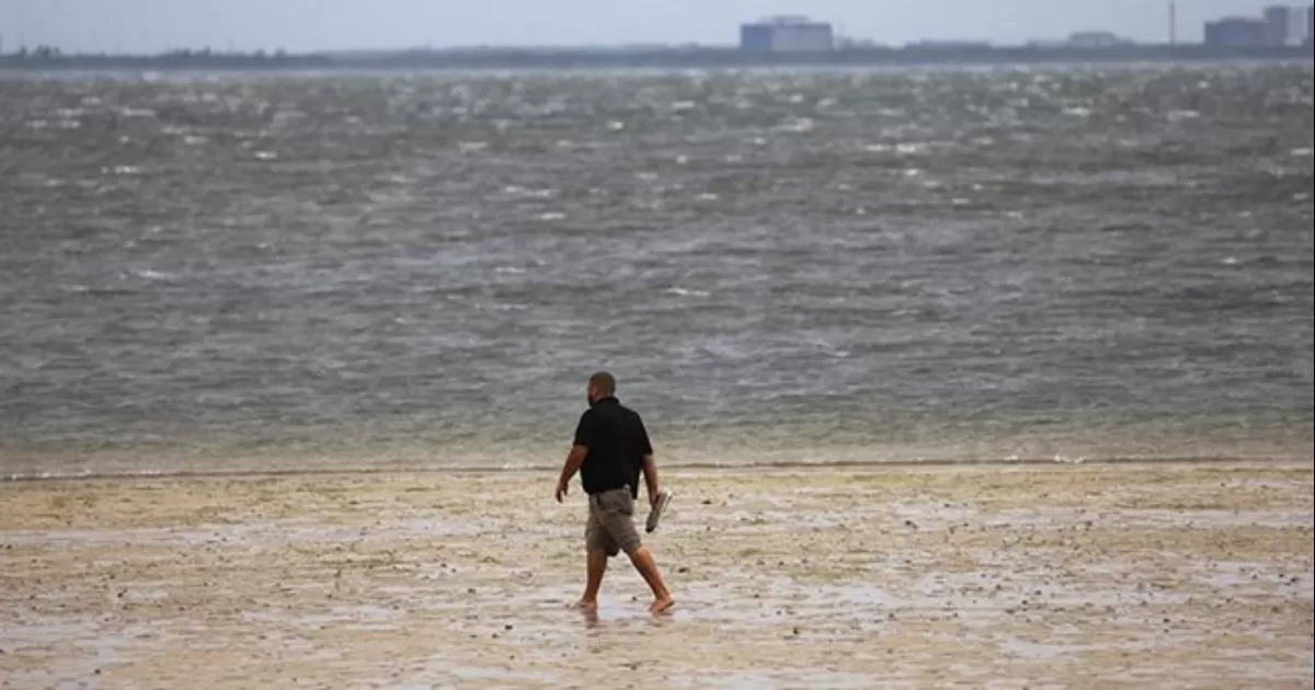Es ahora una tormenta tropical, aunque todavÃ­a capaz de hacer daÃ±o con "catastrÃ³ficas inundaciones" y vientos racheados