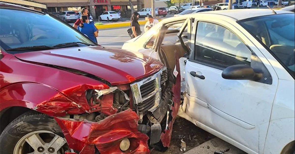 Impacta 4 autos tras falla mecánica en Piedras Negras