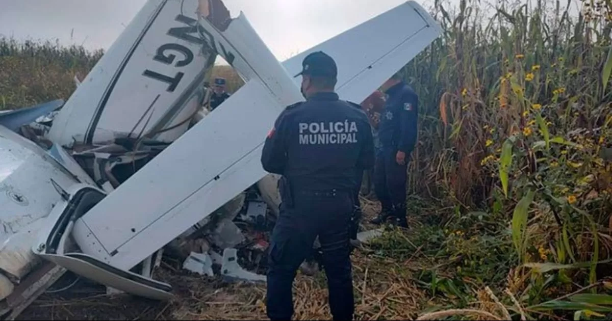 Reportan que en la avioneta viajaban por lo menos dos personas