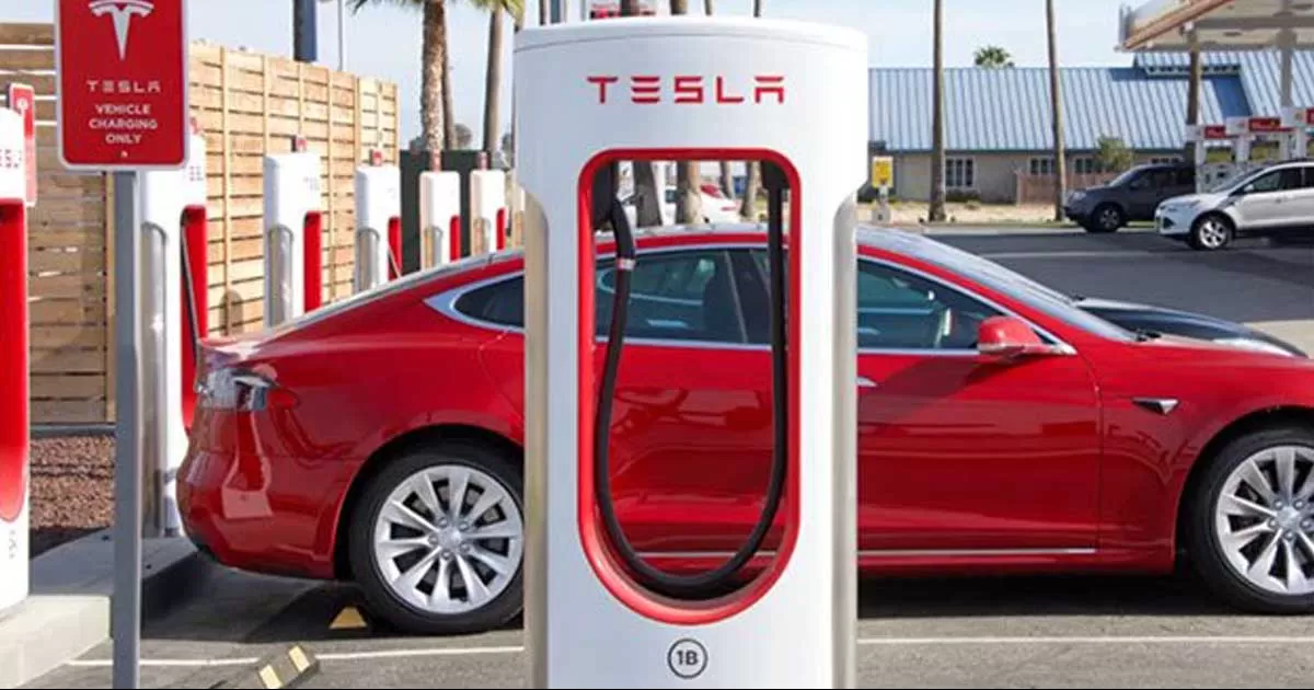 Tesla retira más de un millón de autos para revisión debido a fallas en las ventanas