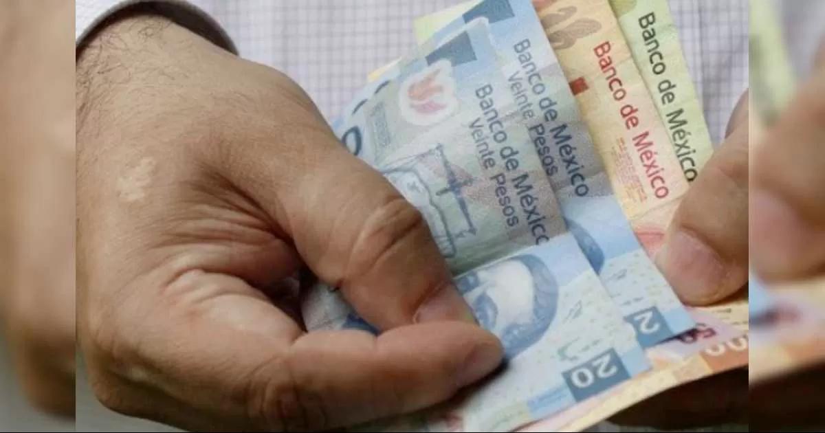 Se incrementan los empleos con un bajo salario en México, informan estudios.