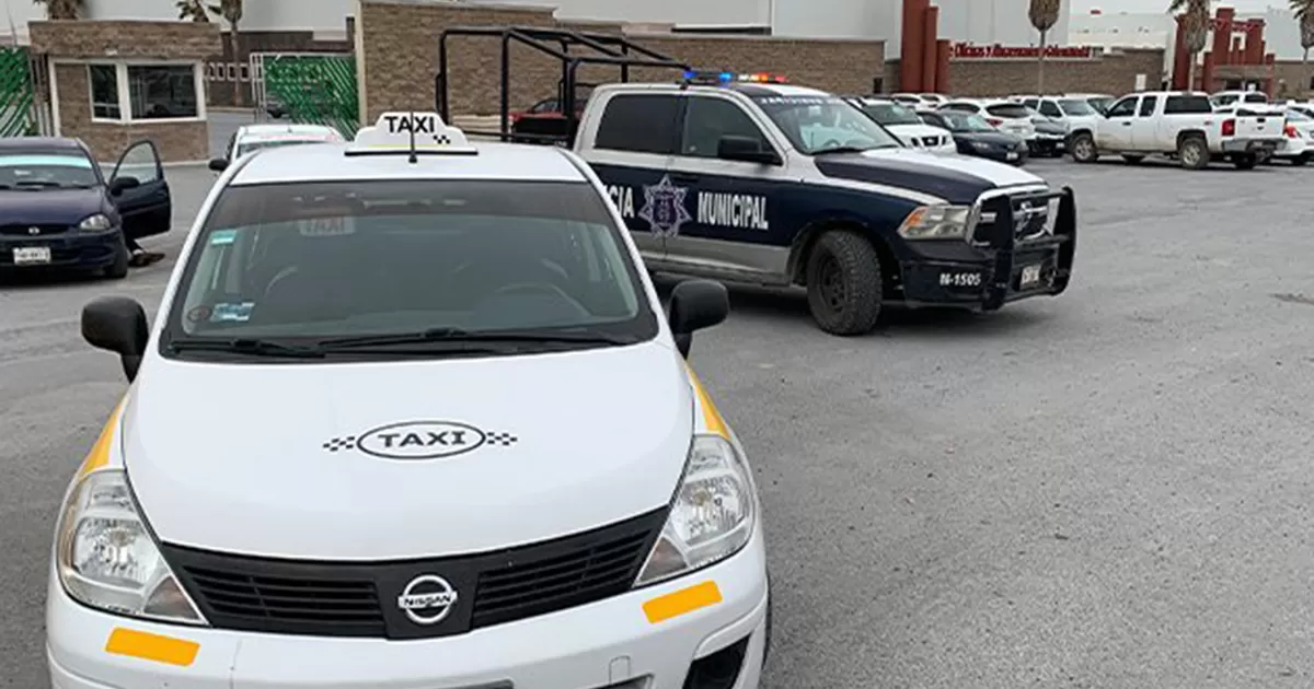 Escala conflicto entre choferes; se enfrentan taxistas e indrivers de Saltillo