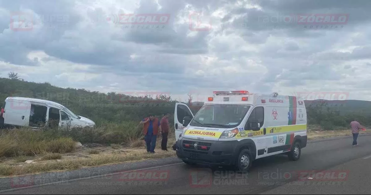 Dos lesionados tras volcadura en autopista Premier