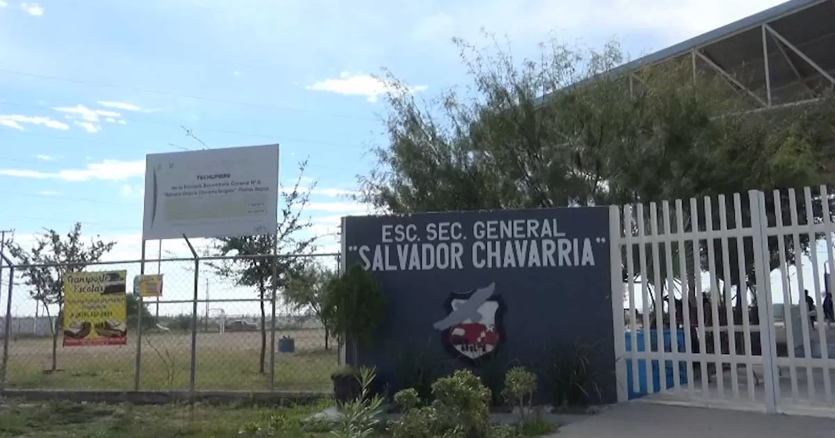 Premian a la alumna de primer aÃ±o Camila Carrillo por ganar el concurso de entonaciÃ³n del Himno Nacional Mexicano el pasado 13 de septiembre.