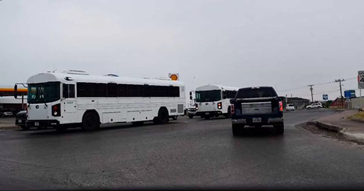 Repatria Estados Unidos primeros venezolanos por Eagle Pass