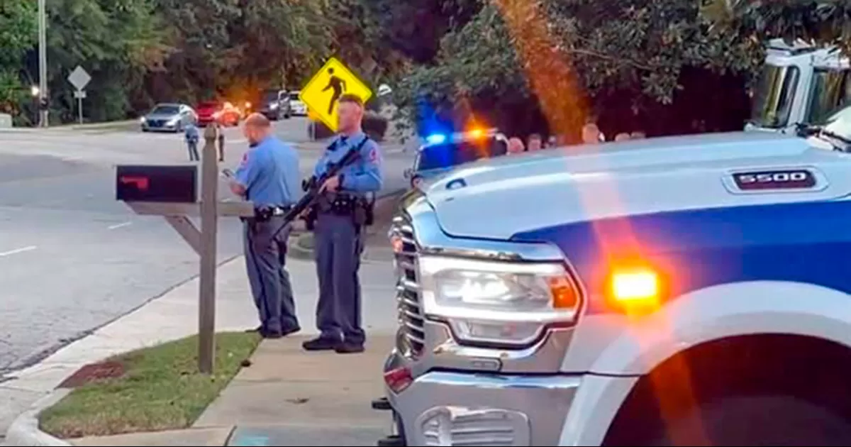 Mueren cinco personas incluido un oficial por tiroteo en Carolina del Norte