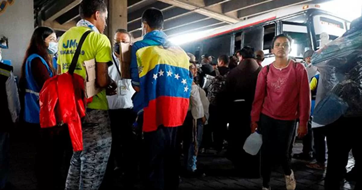 Pide Estados Unidos a migrantes venezolanos no cruzar la frontera con México